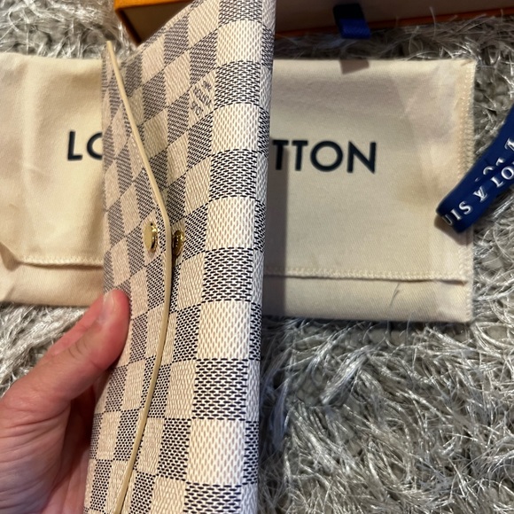 LOUIS VUITTON DAMIER AZUR SARAH WALLET - Picture 10 of 14